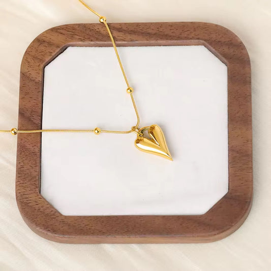 Golden Heartbeat | Luxe Minimalist Pendant Necklace