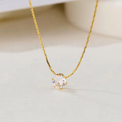 Solitaire Glow | Classic Gold Pendant with Sparkling Zircon Center