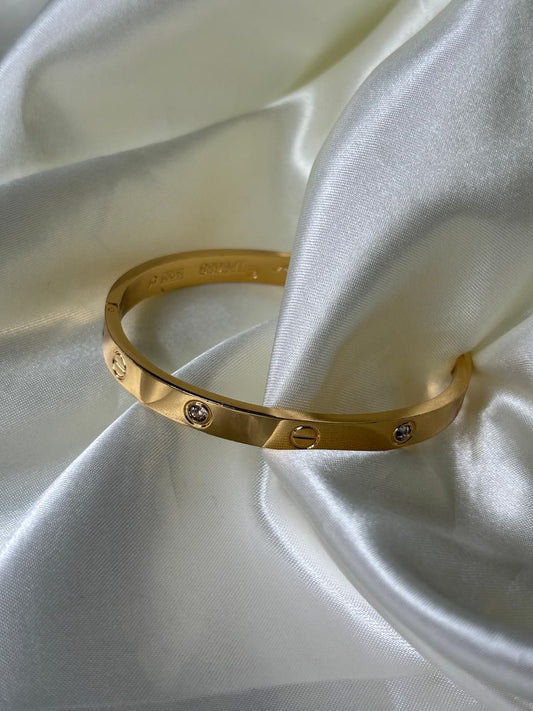 Eternal Radiance | Crafted in Gold, Adorned with Light