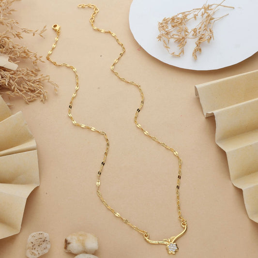 Anzu Demifine Floral Necklace | Dainty Flower & Leaf Pendant