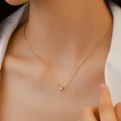 Solitaire Glow | Classic Gold Pendant with Sparkling Zircon Center